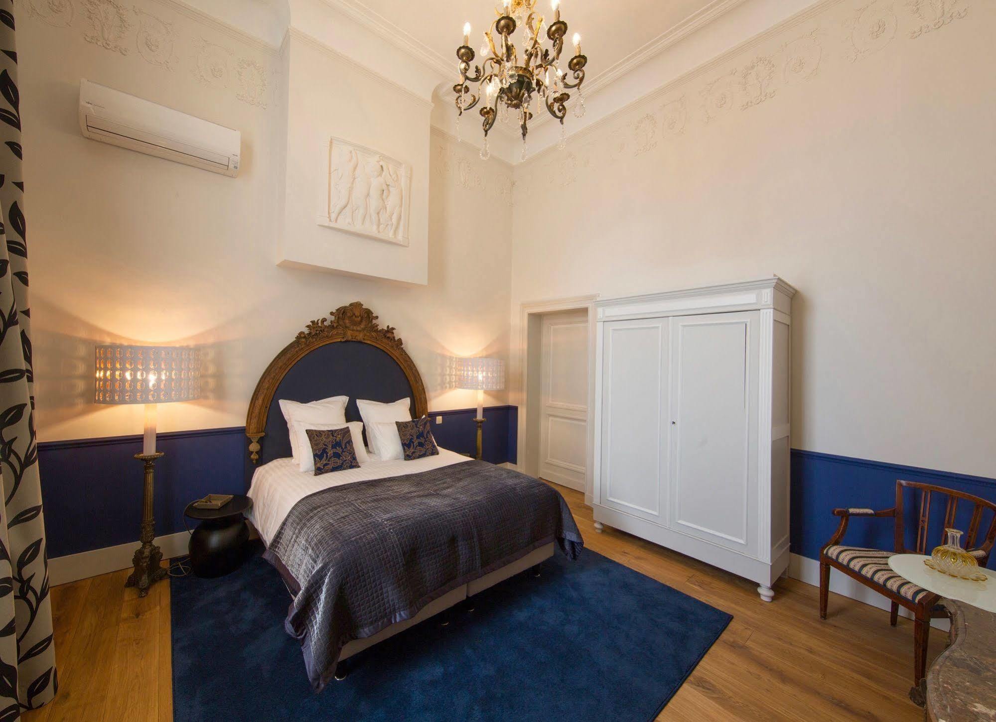 Louise Sur Cour Bed and Breakfast Saint-Gilles Exteriör bild