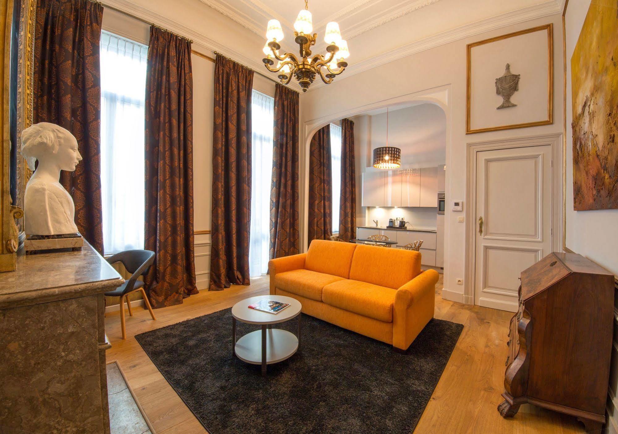 Louise Sur Cour Bed and Breakfast Saint-Gilles Exteriör bild