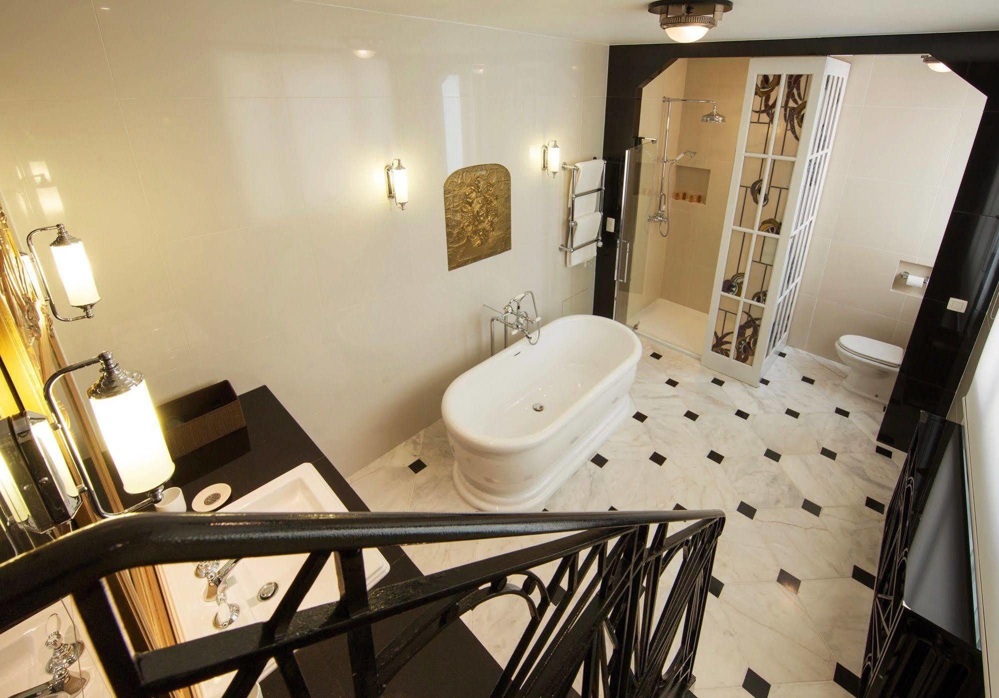 Louise Sur Cour Bed and Breakfast Saint-Gilles Exteriör bild