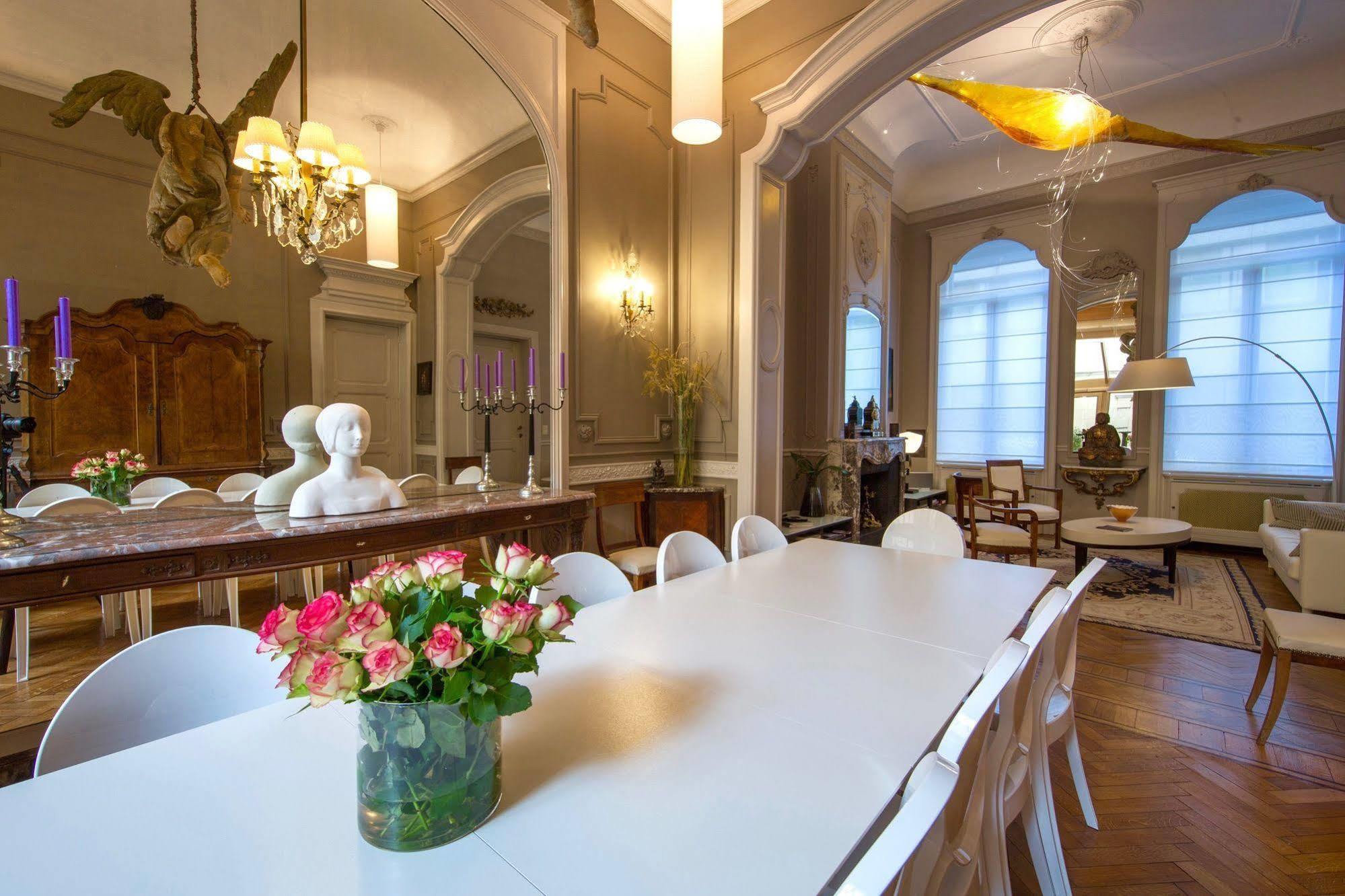 Louise Sur Cour Bed and Breakfast Saint-Gilles Exteriör bild