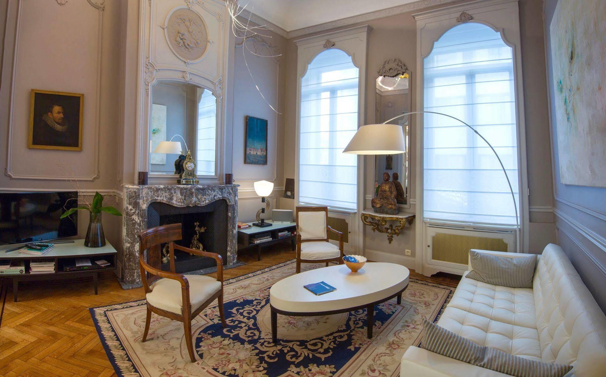 Louise Sur Cour Bed and Breakfast Saint-Gilles Exteriör bild