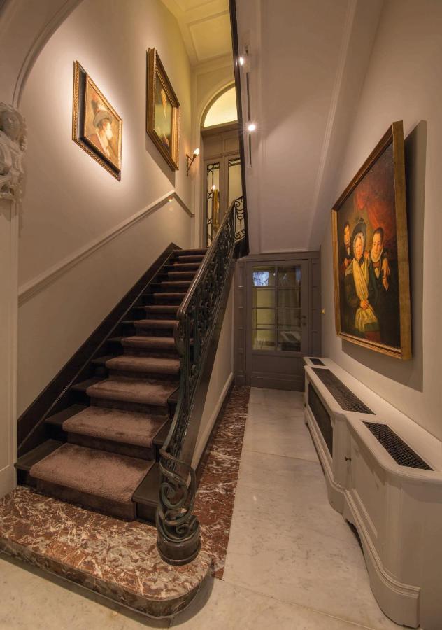 Louise Sur Cour Bed and Breakfast Saint-Gilles Exteriör bild